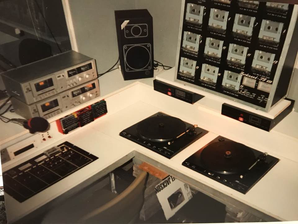 Radio Noordzee 103.8MHz, Egmond aan Zee (1990)